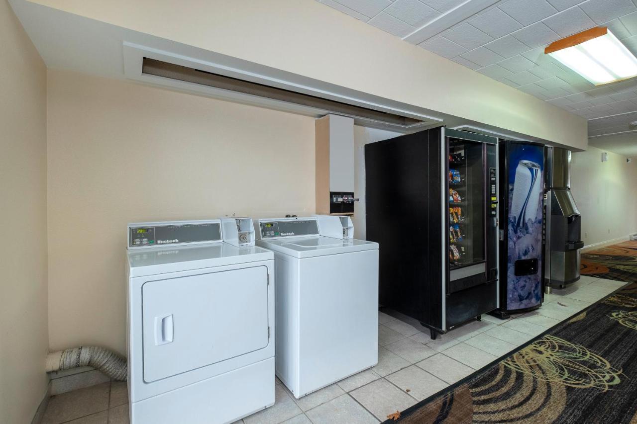 Red Roof Inn & Suites הייזלטון מראה חיצוני תמונה